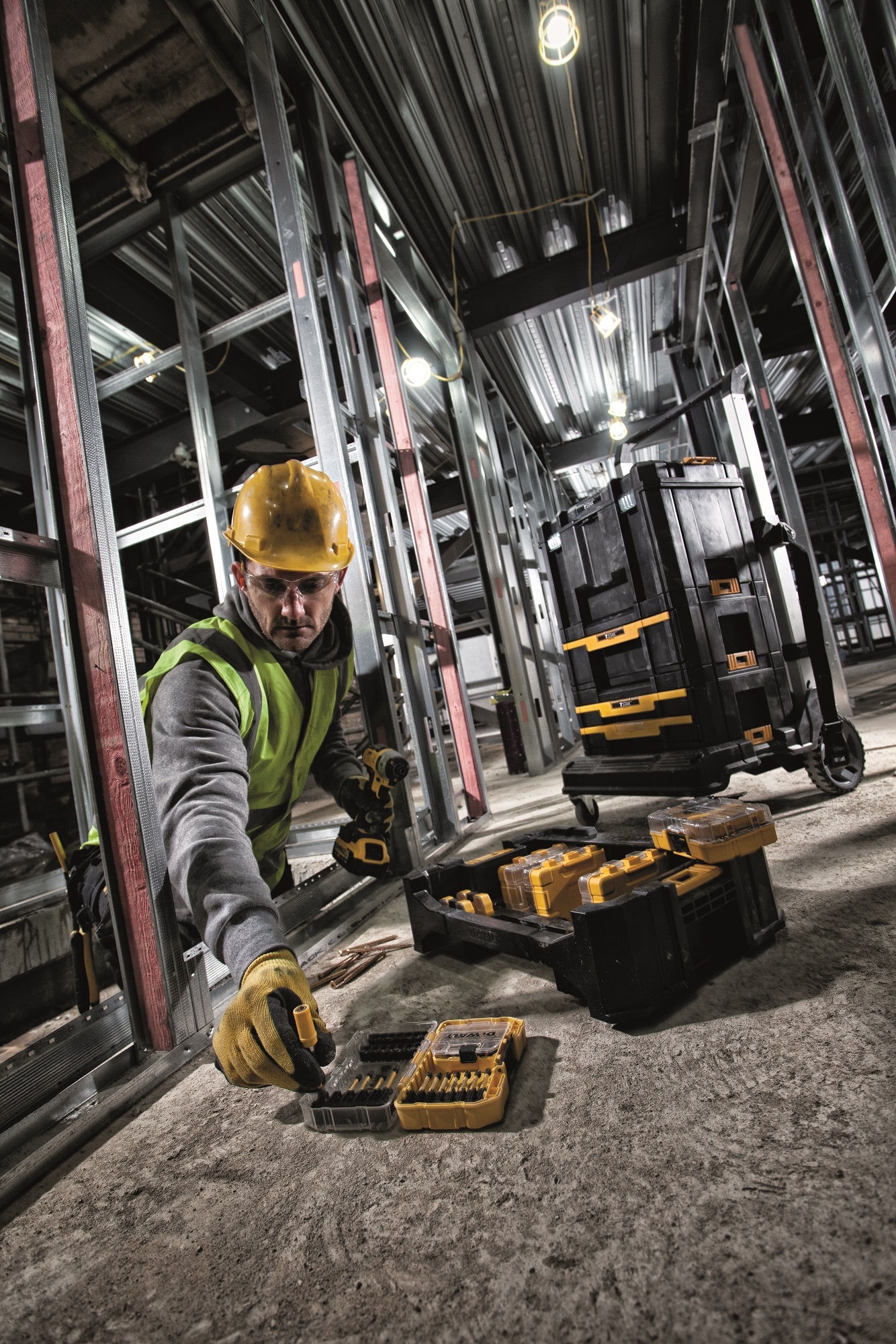 Dewalt DT70716-QZ,  TSTAK Caddy, TSTAK CADDY für 5x kleine Toughcases plus 4x TIC TAC Boxen
