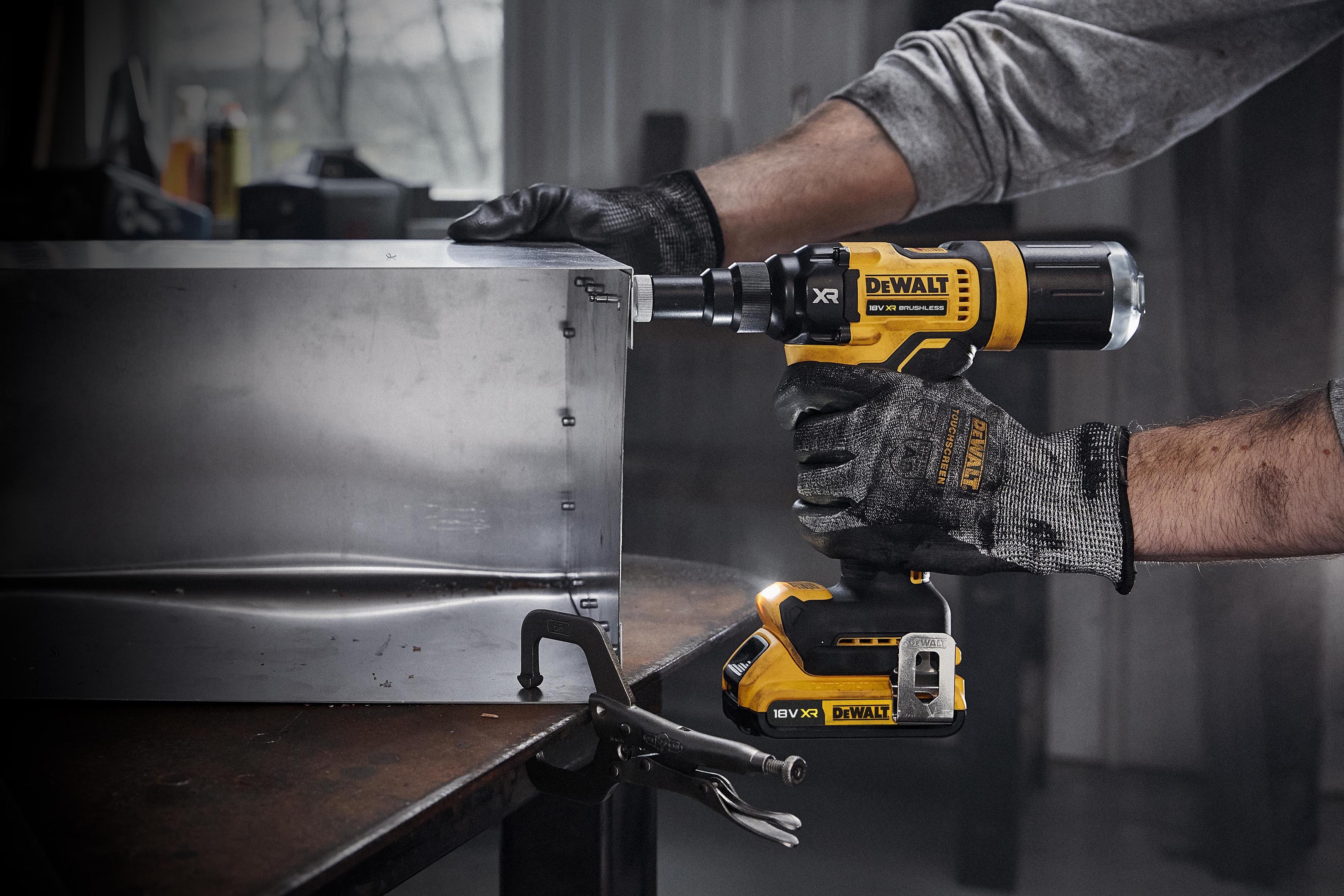 Dewalt DCF403NT-XJ,  Akku-Nietpistole, 18V, Basisversion, 18 Volt Akku-Nietpistole 2,4-4,8mm - für Akku Plus
