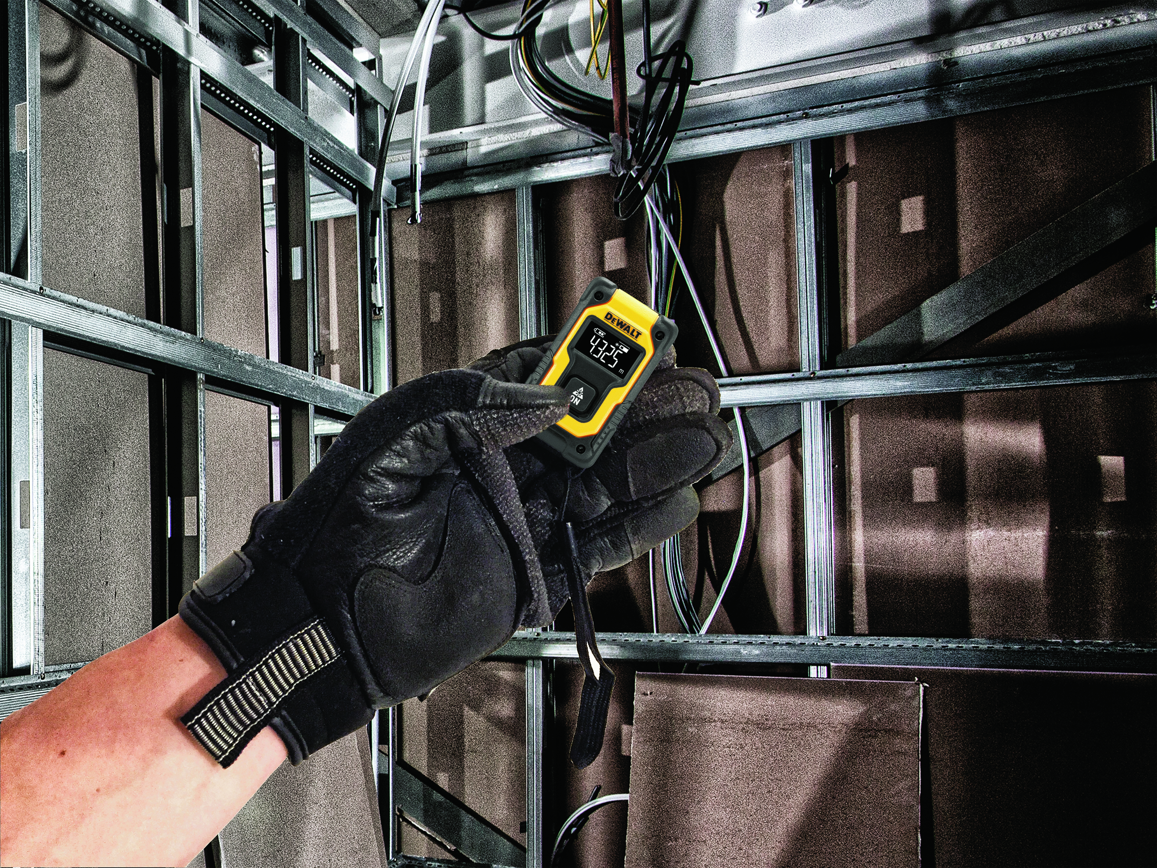 Dewalt DW055PL-XJ,  Entfernungsmesser bis 16m, Laserentfernungsmesser im Taschenformat bis 16m mit Ein-Knopf-Klick-Messung und USB-Anschluss, bis zu 1000 Messungen