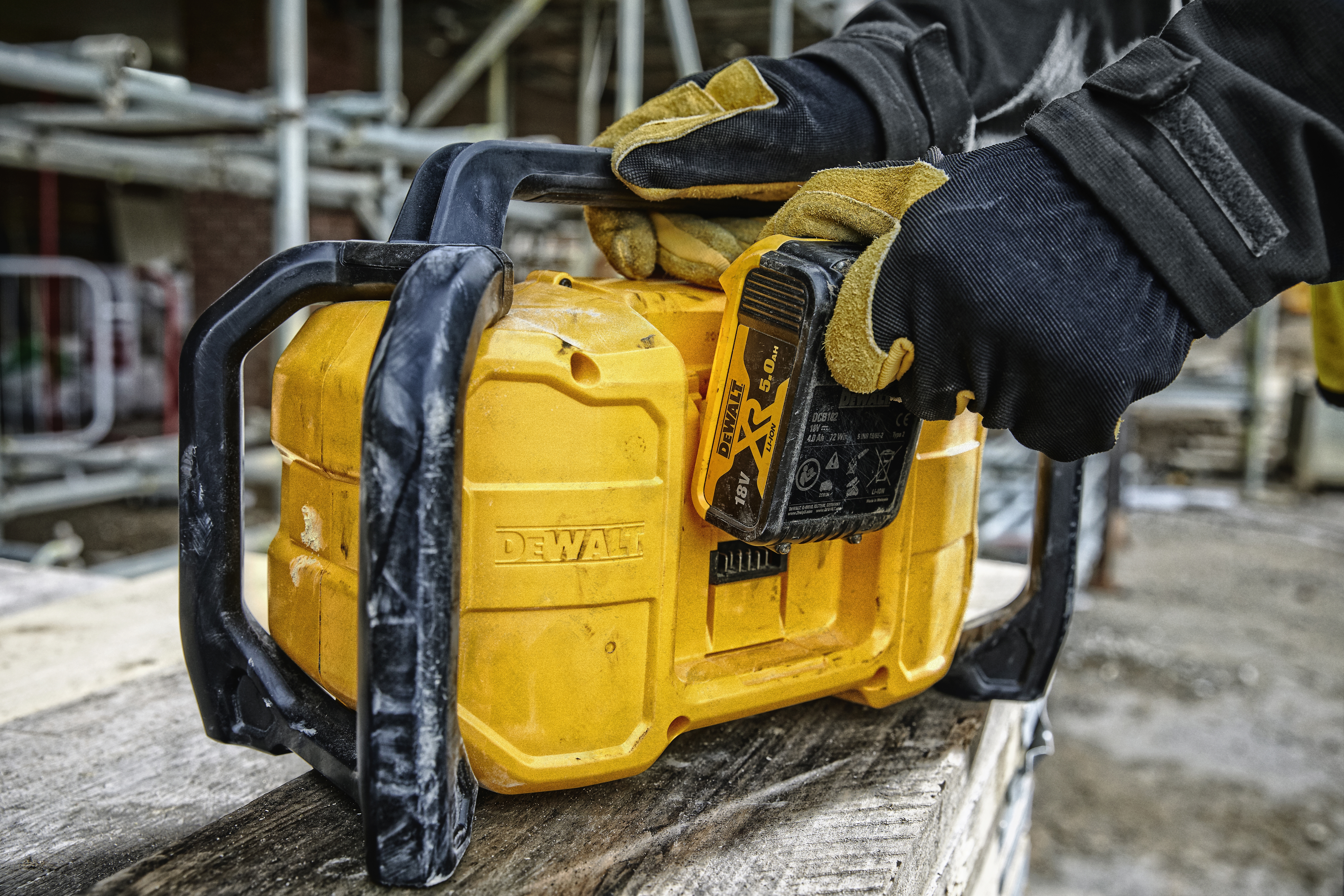 Dewalt DCR029-QW,  Akku- und Netz Kompakt-Radio, Akku- und Netz Kompakt-Radio mit Bluetooth