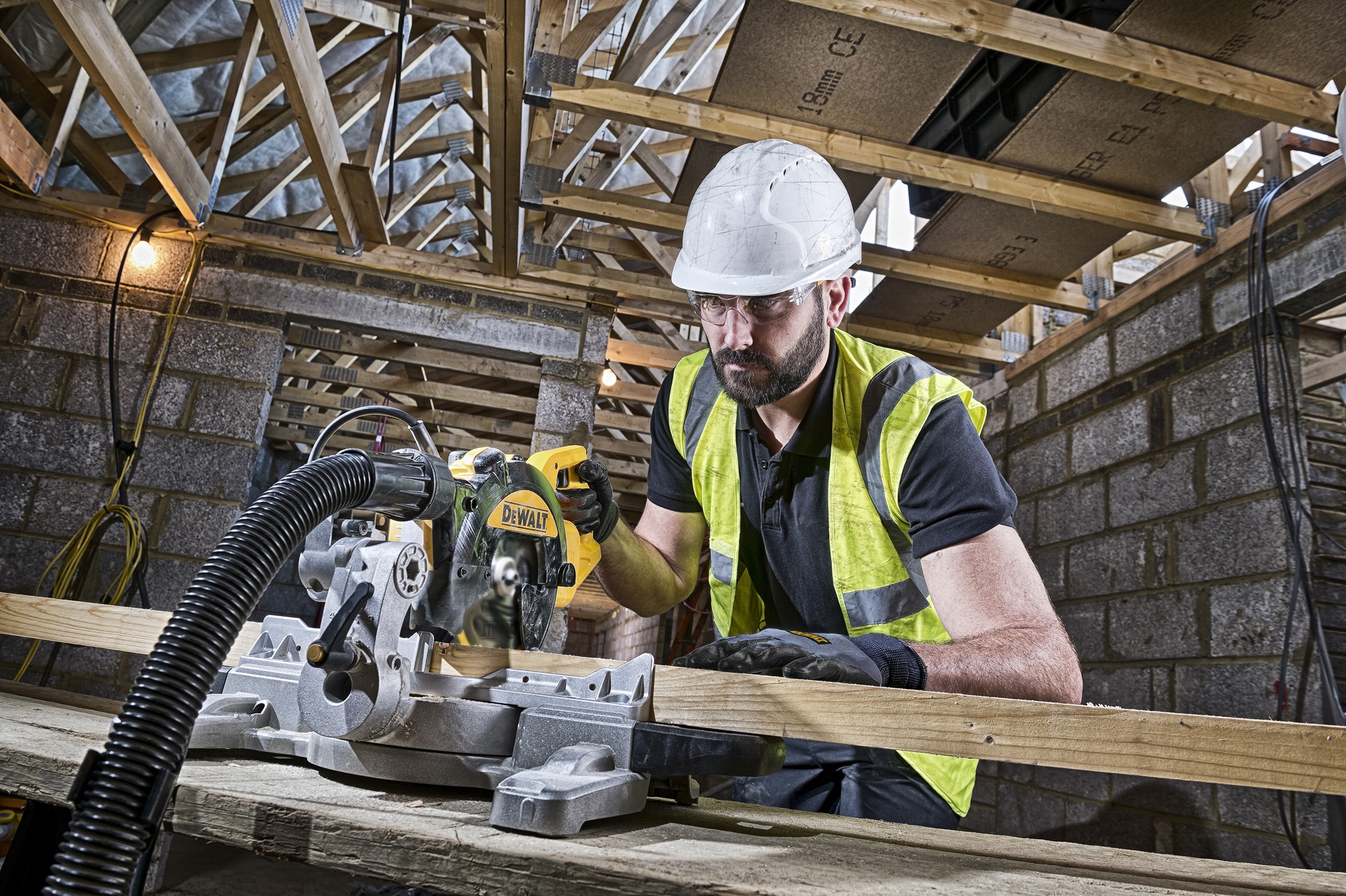 Dewalt DWS774-QS,  Paneelsaege 216 mm, 1400 Watt, 1.400 Watt Paneelsäge 216 mm mit XPS-Schnittlinienanzeige