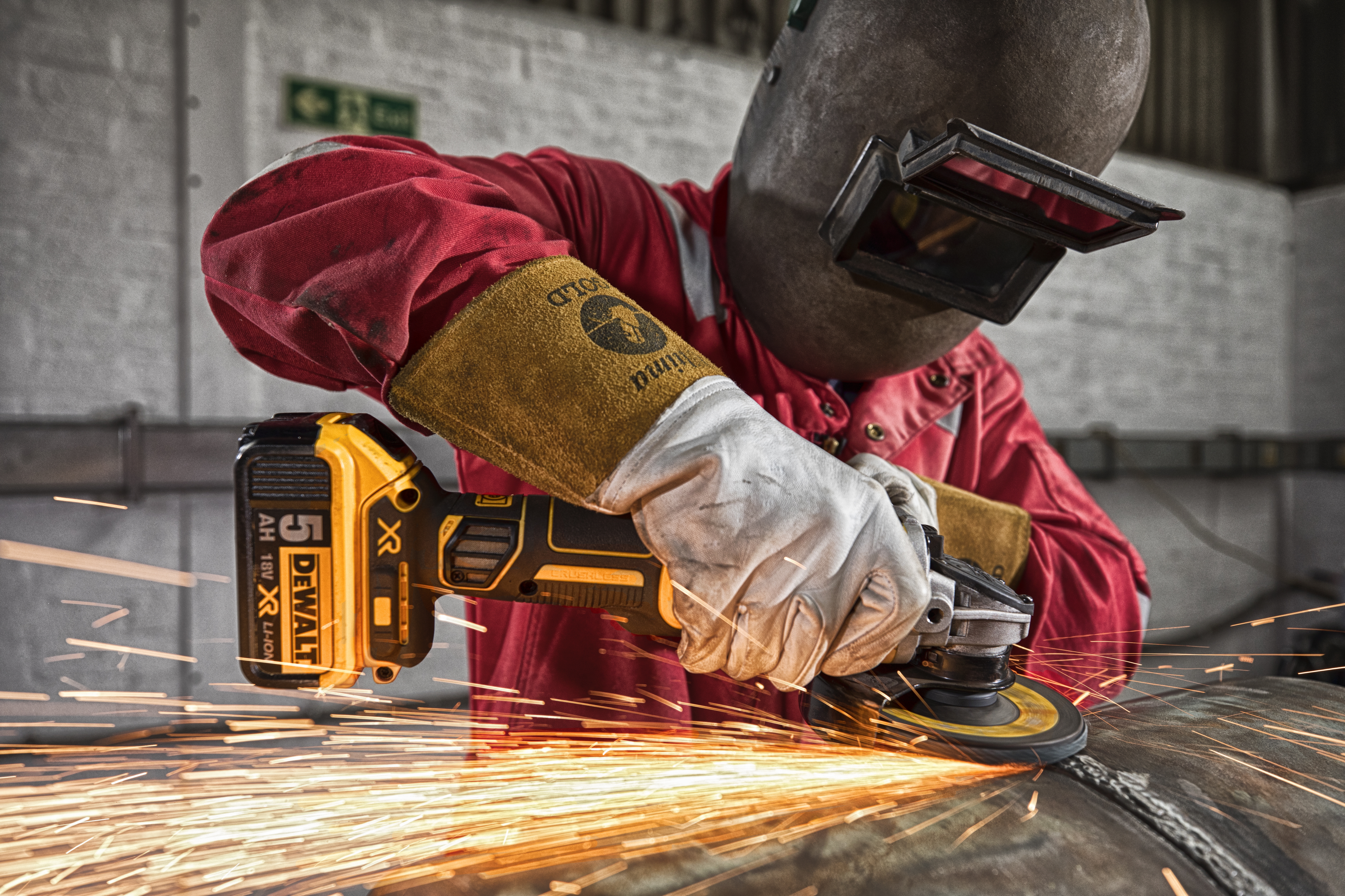 Dewalt DCG405P3-QW,  Akku-Winkelschleifer, 18 V / 5 Ah, 18 Volt / 5 Ah Akku-Winkelschleifer, 125mm (bürstenlos), mit 3 Akkus