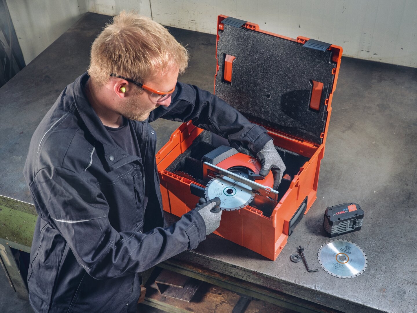 FEIN Kompakte Akku-Handkreissäge für Metall F-IRON Cut 57 AS 71360461000