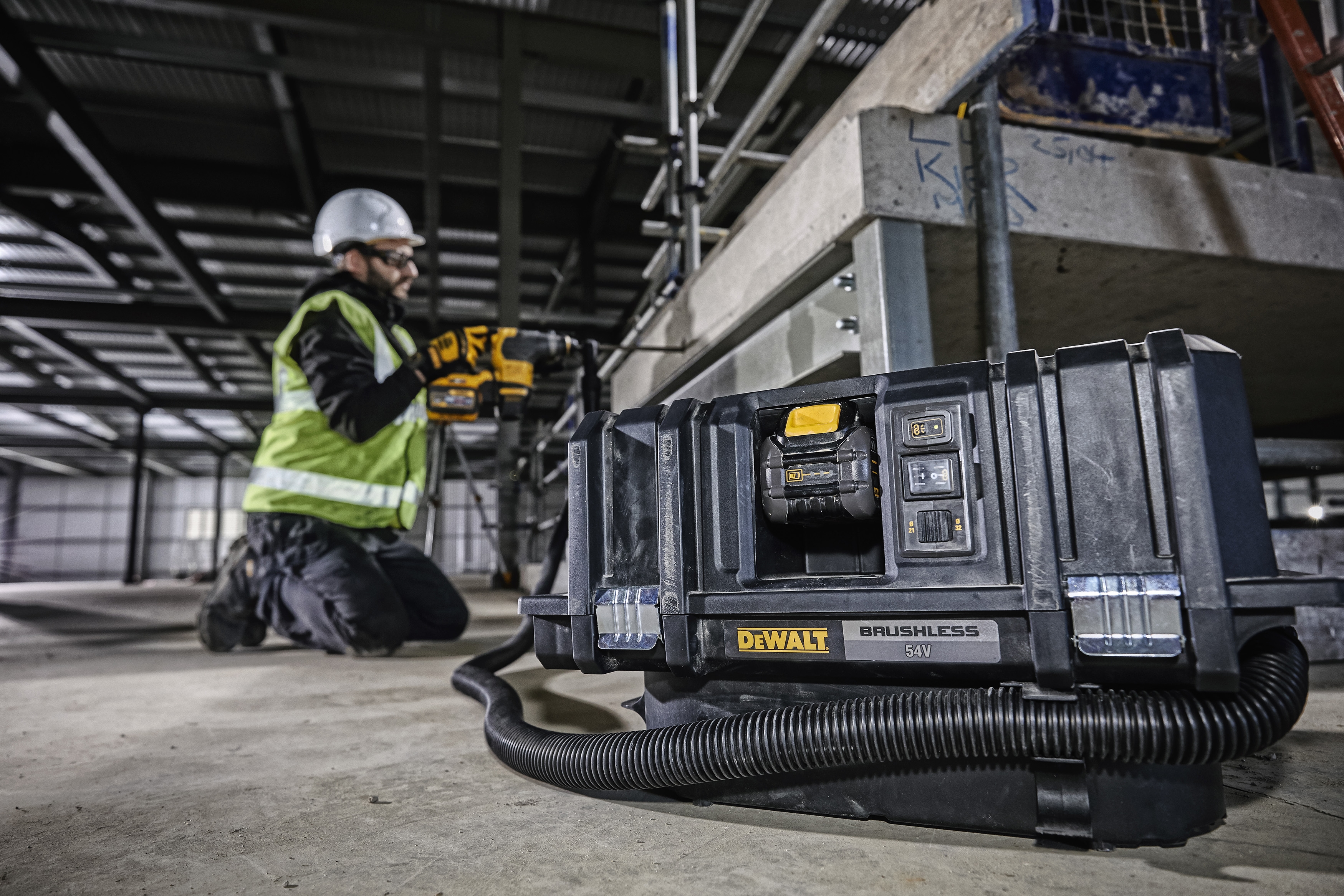Dewalt DCV586MK-XJ,  54 Volt Akku-Sauger M-Klasse BL, 54 Volt Akku-Nass-/Trockensauger M-Klasse (bürstenlos) - Basisversion