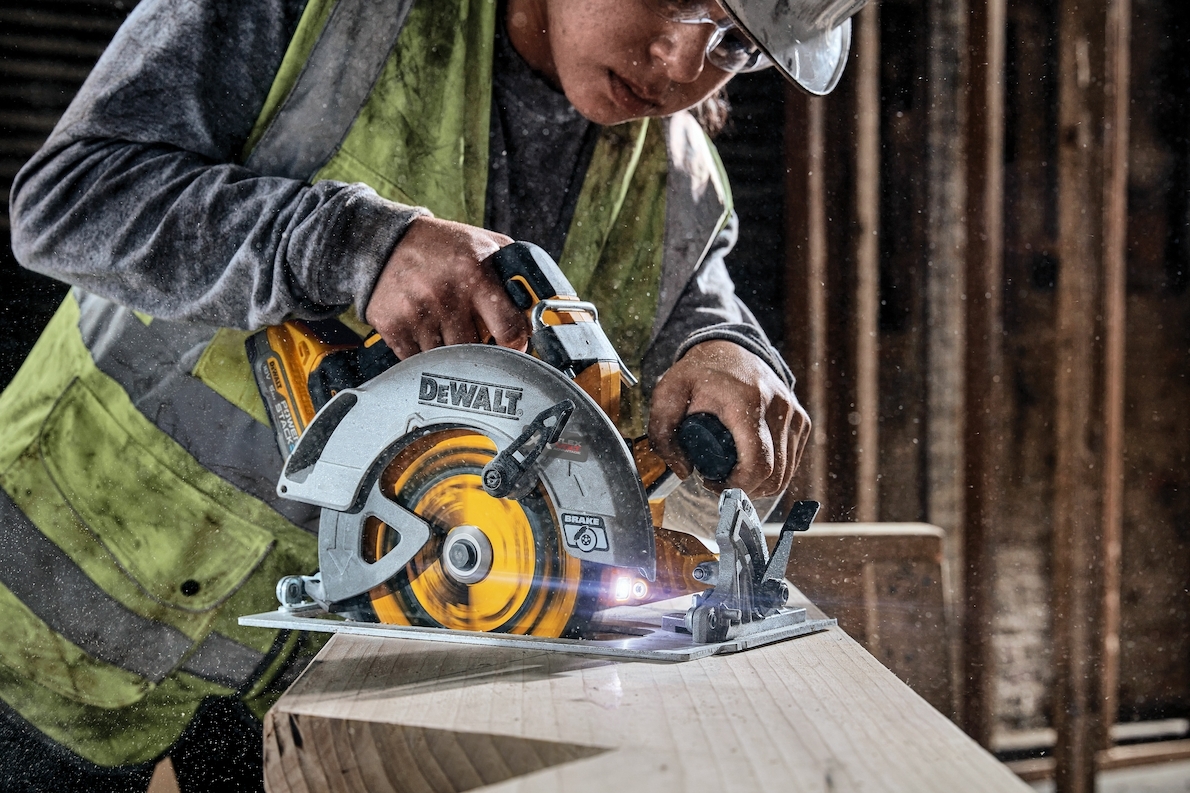 Dewalt DCS573H2T-QW,  Akku-Handkreisaege 18V/5Ah, 18 Volt / 5 Ah Powerstack Akku-Handkreissäge 190mm (bürstenlos)