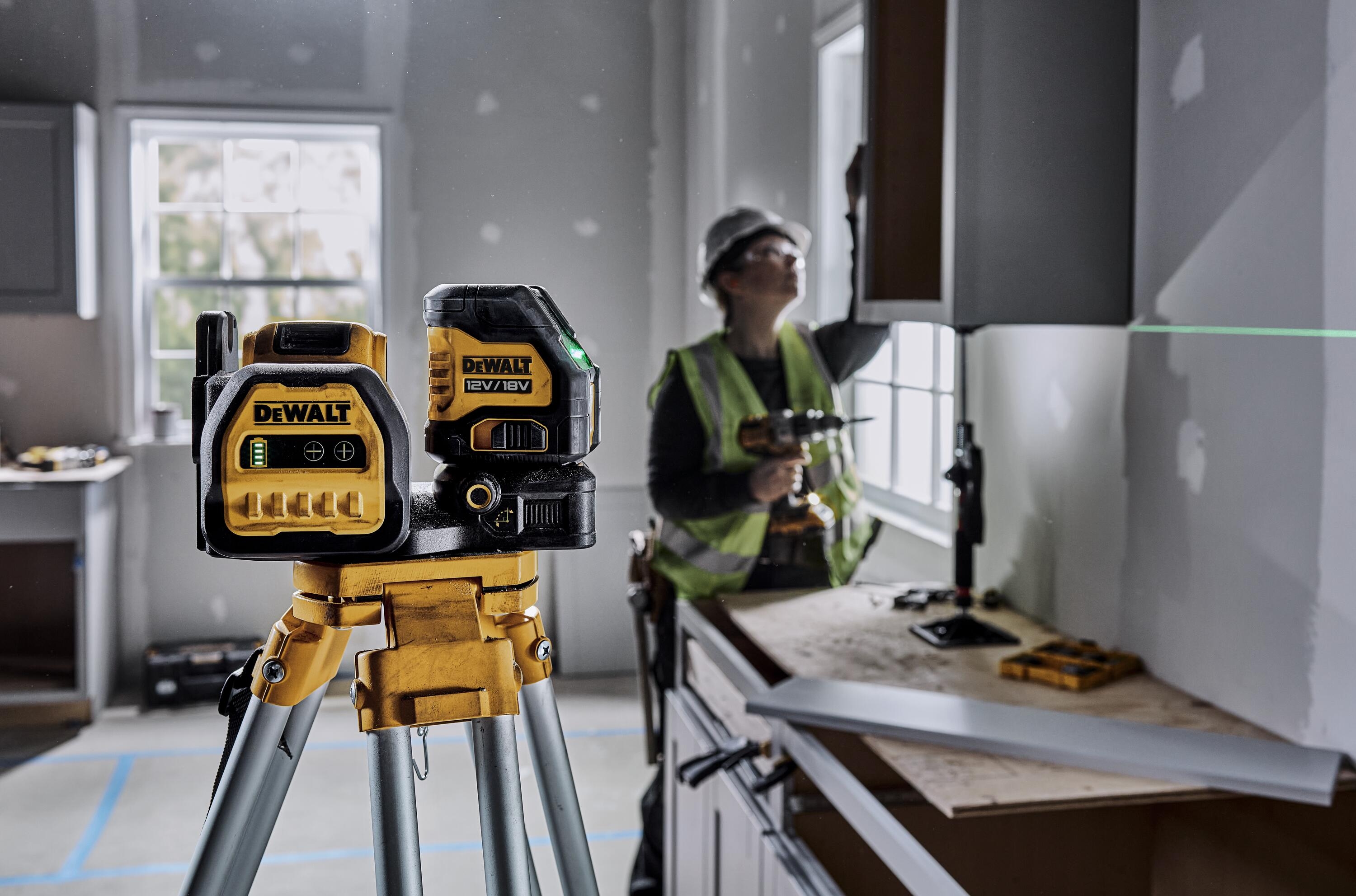 Dewalt DCE088D1G18-QW,  Kreuzlinien-Laser Gruen, 18V, Kreuzlinien-Laser grün inkl. 18V/2Ah Akku, kompatibel mit 12V und 18V XR Akkus