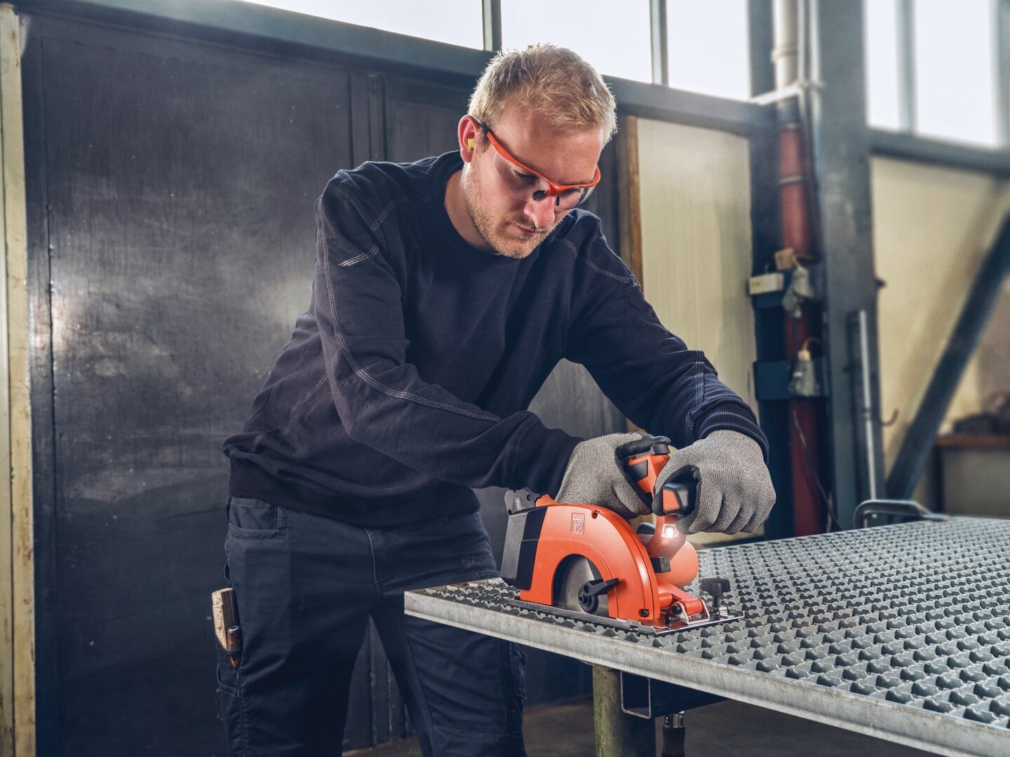 FEIN Kompakte Akku-Handkreissäge für Metall F-IRON Cut 57 AS 71360461000