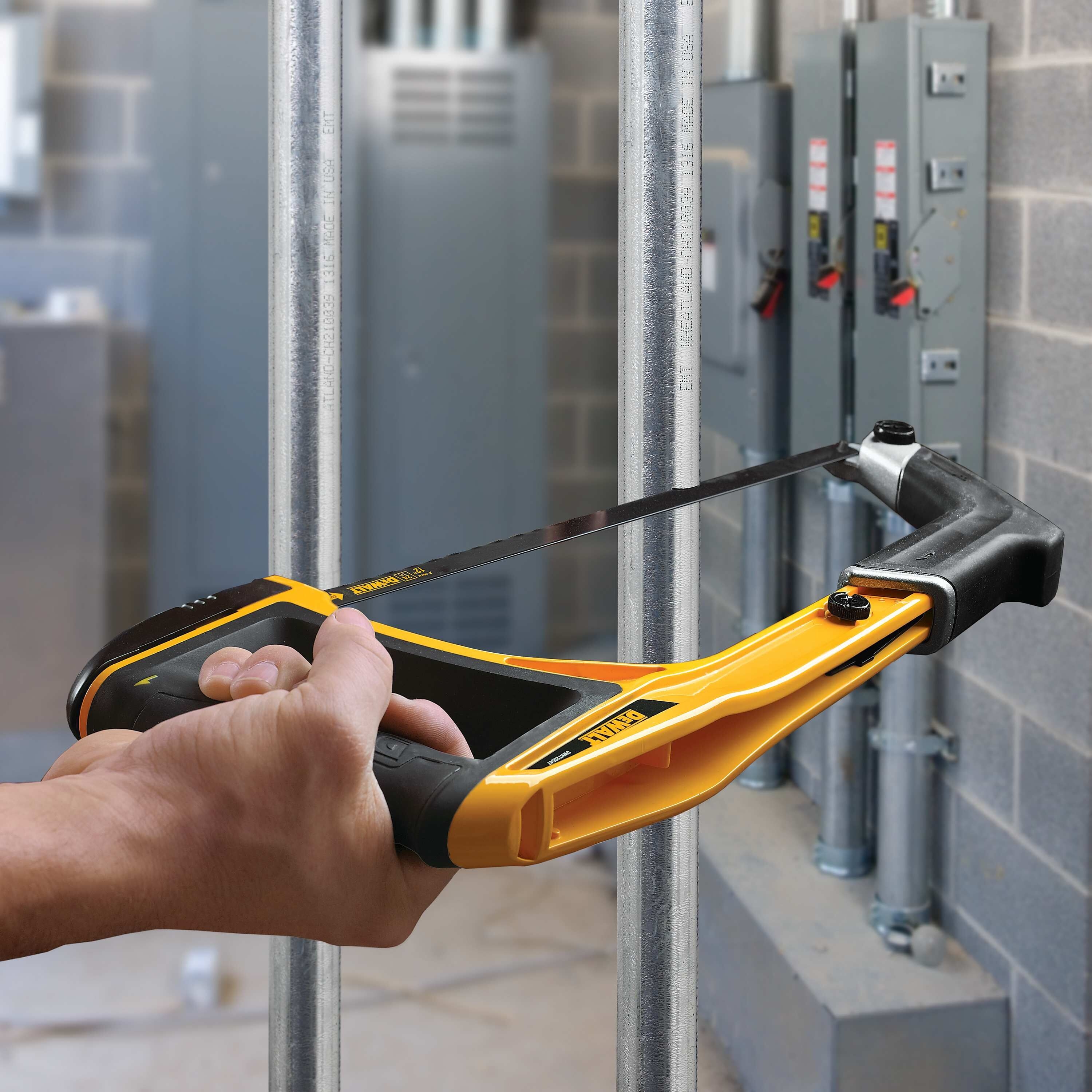 Dewalt DWHT0-20547,  5-in-1 Multifunktionssaege, 5-in-1 Multifunktionssäge für vielseitige Anwendungen inkl. 24 TPI 300mm Sägeblatt