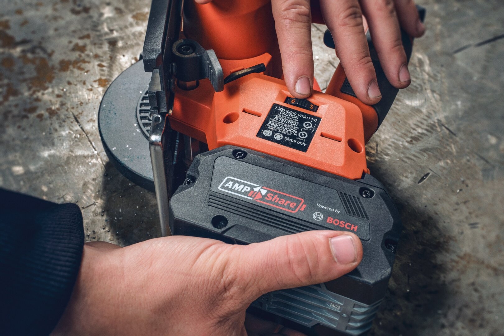 FEIN Kompakte Akku-Handkreissäge für Metall F-IRON Cut 57 AS 71360461000
