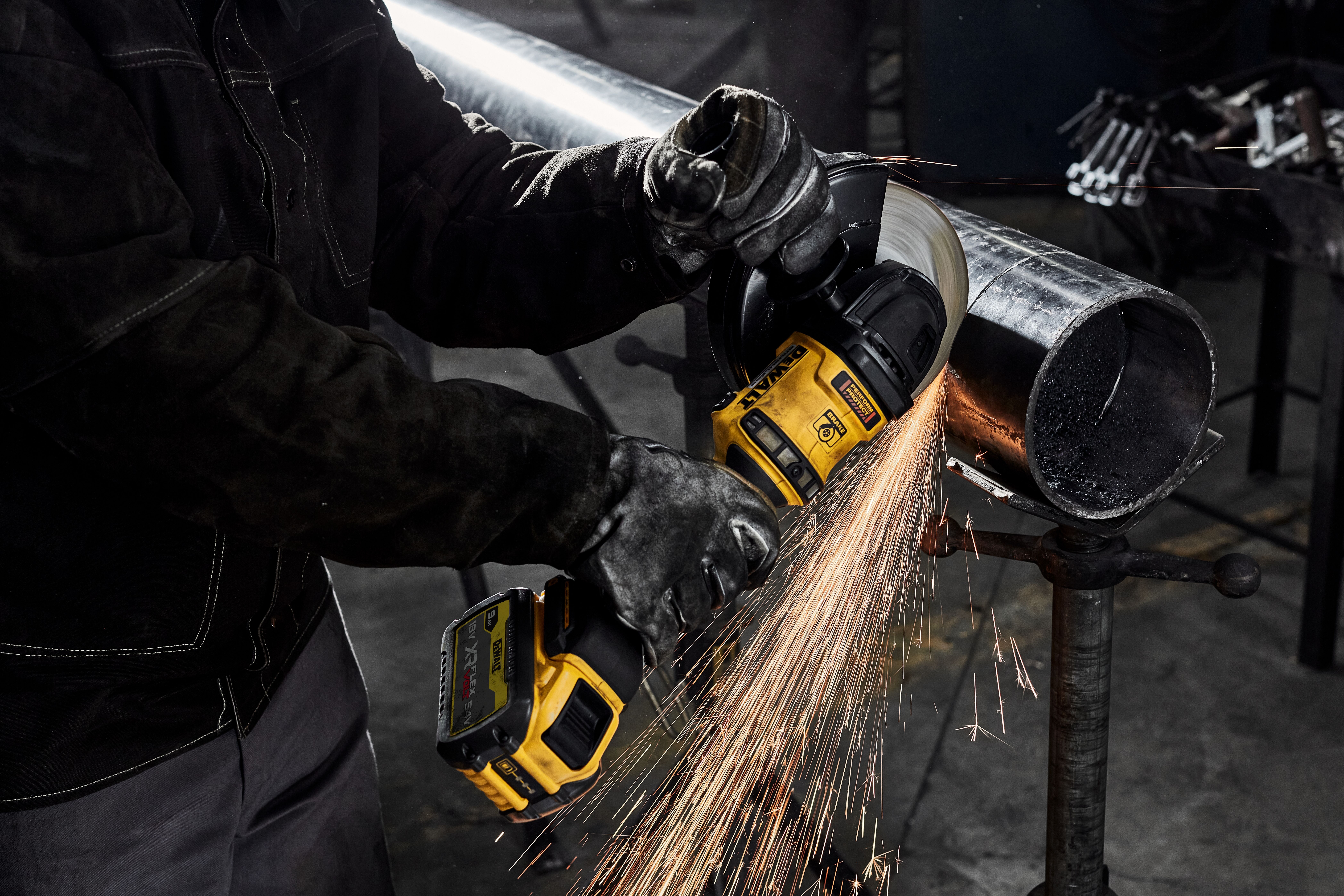 Dewalt DCG440N-XJ,  Akku-Winkelschl. 180mm, 54V, Basisv., 54 Volt XR FLEXVOLT Akku-Winkelschleifer 180mm - Basisversion