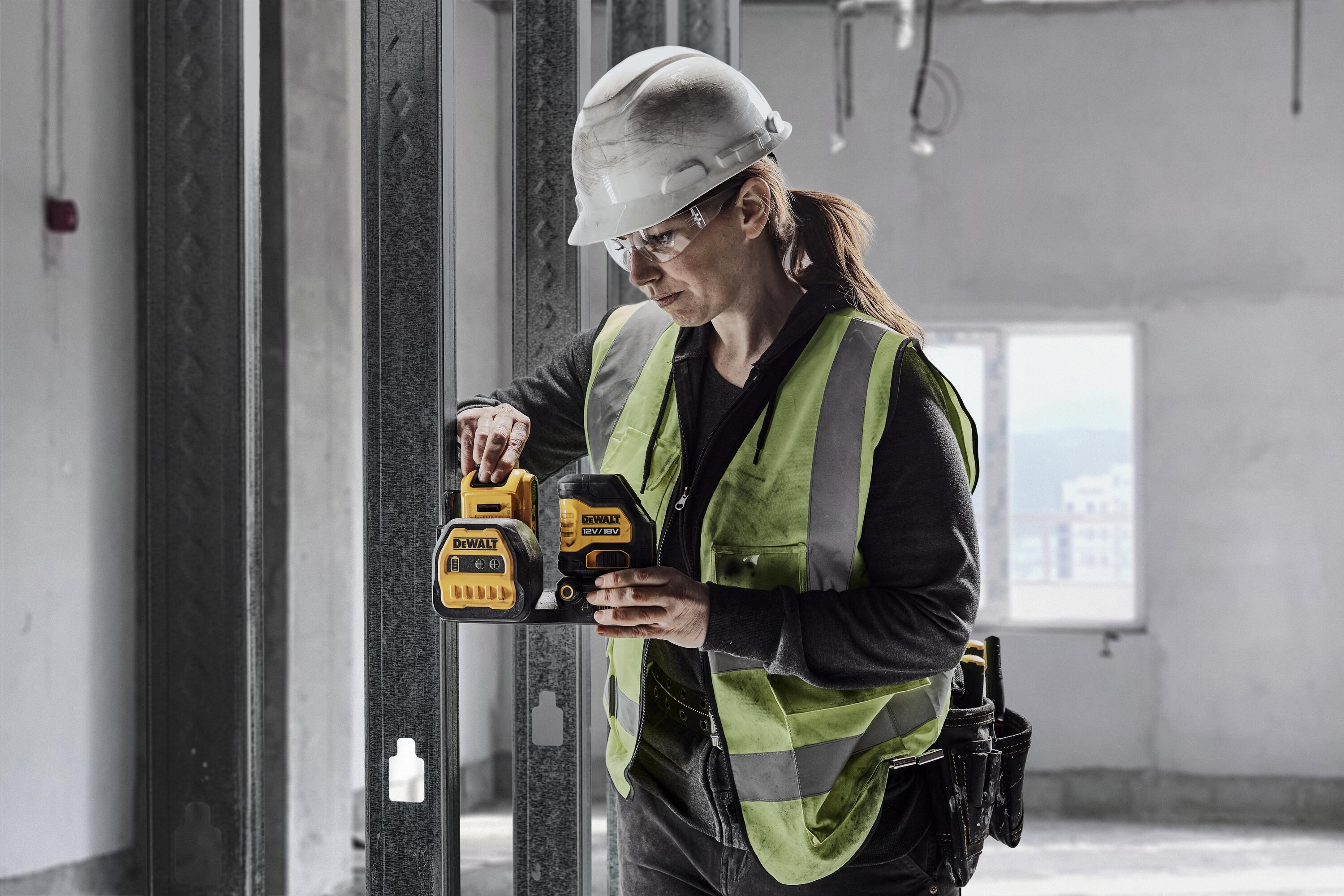 Dewalt DCE088D1G18-QW,  Kreuzlinien-Laser Gruen, 18V, Kreuzlinien-Laser grün inkl. 18V/2Ah Akku, kompatibel mit 12V und 18V XR Akkus