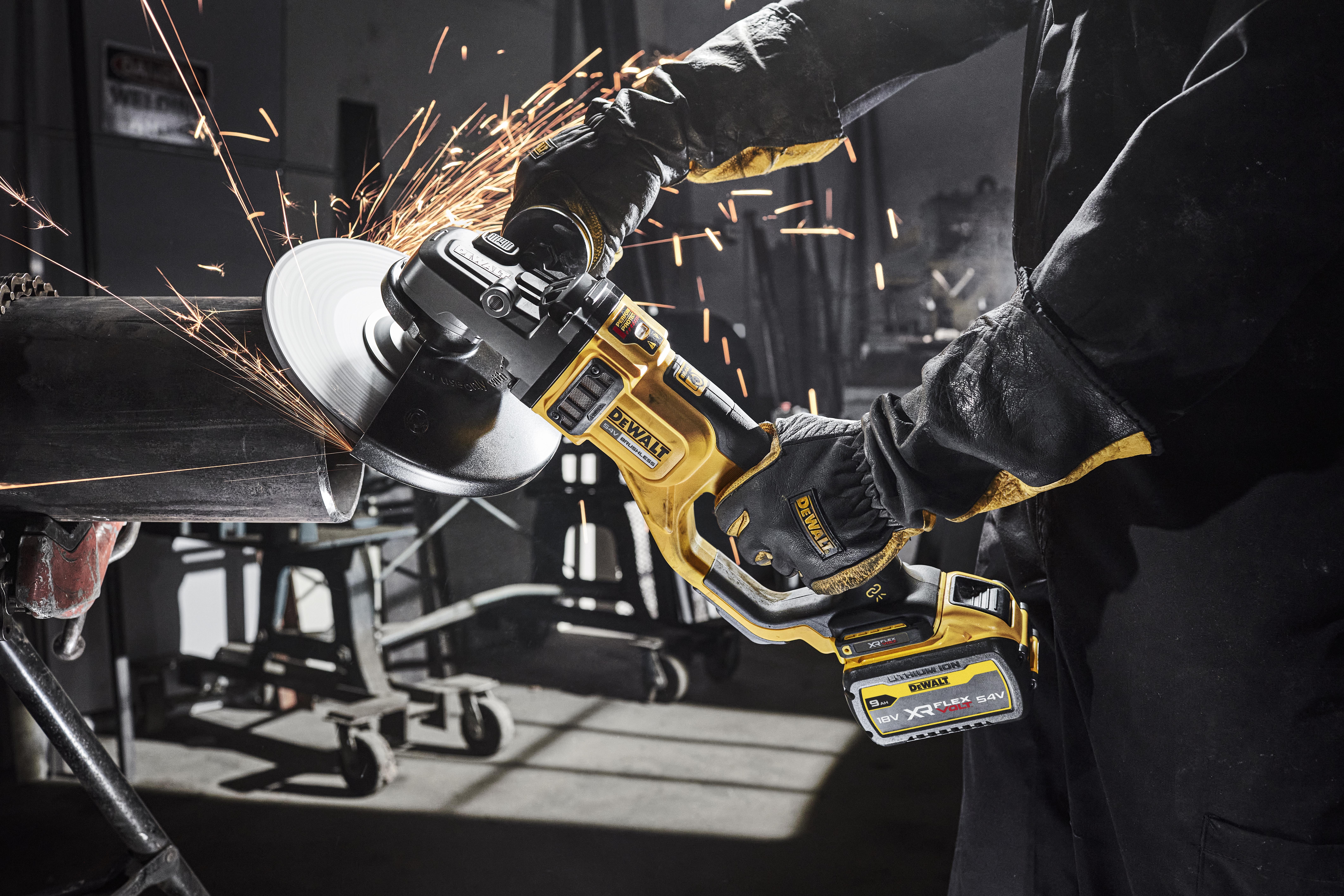 Dewalt DCG460NK-XJ,  Akku-Winkelschl. 230mm, 54V, Basisv., 54 Volt XR FLEXVOLT Akku-Winkelschleifer 230mm - Basisversion in Transportkoffer