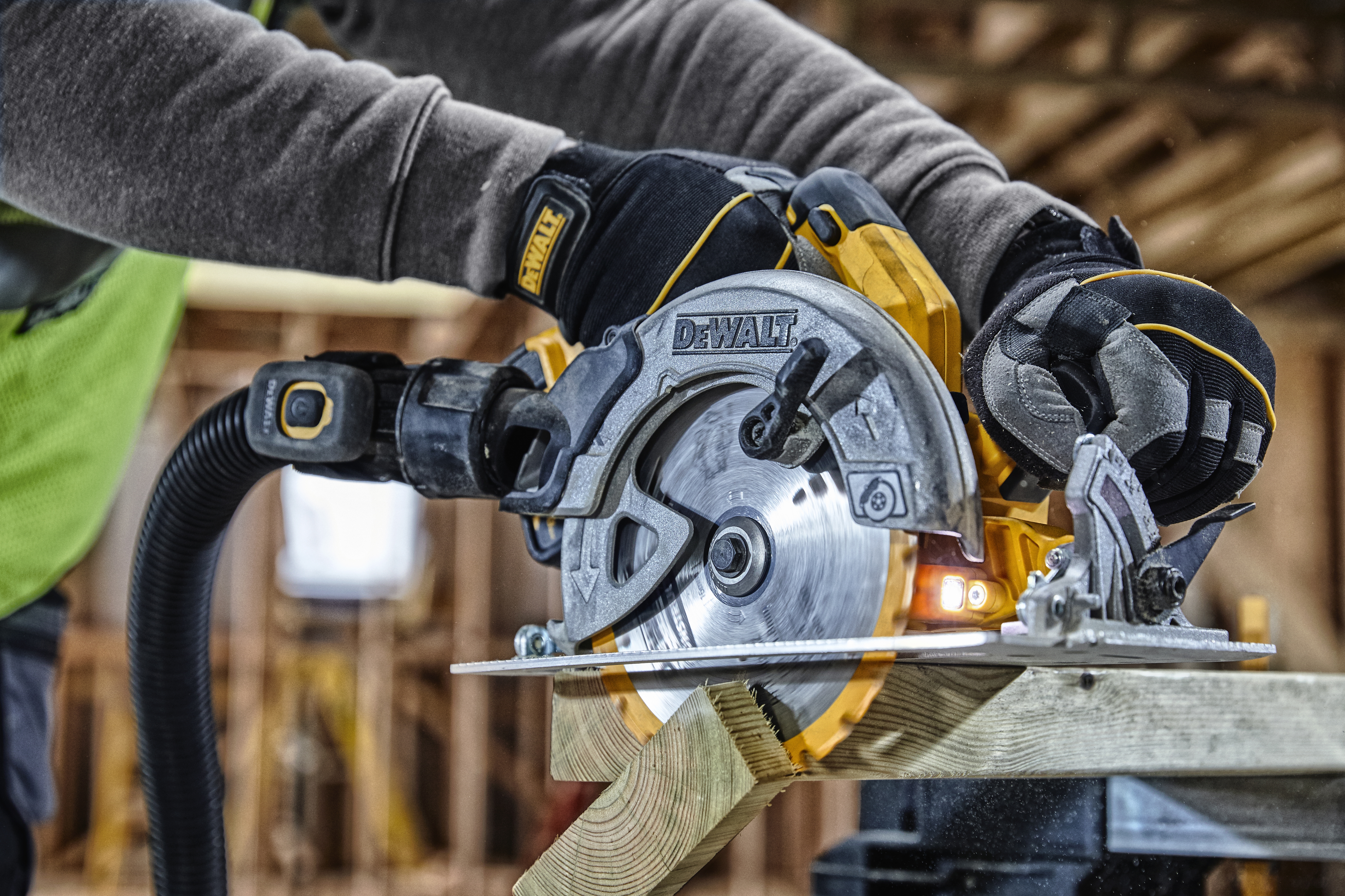 Dewalt DCS570NT-XJ,  Handkreissaege 18V / Basisv, 18,0 Volt Akku-Handkreissäge (bürstenlos) - für Akku Plus