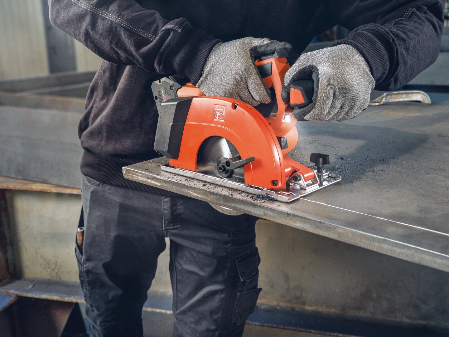 FEIN Kompakte Akku-Handkreissäge für Metall F-IRON Cut 57 AS 71360461000