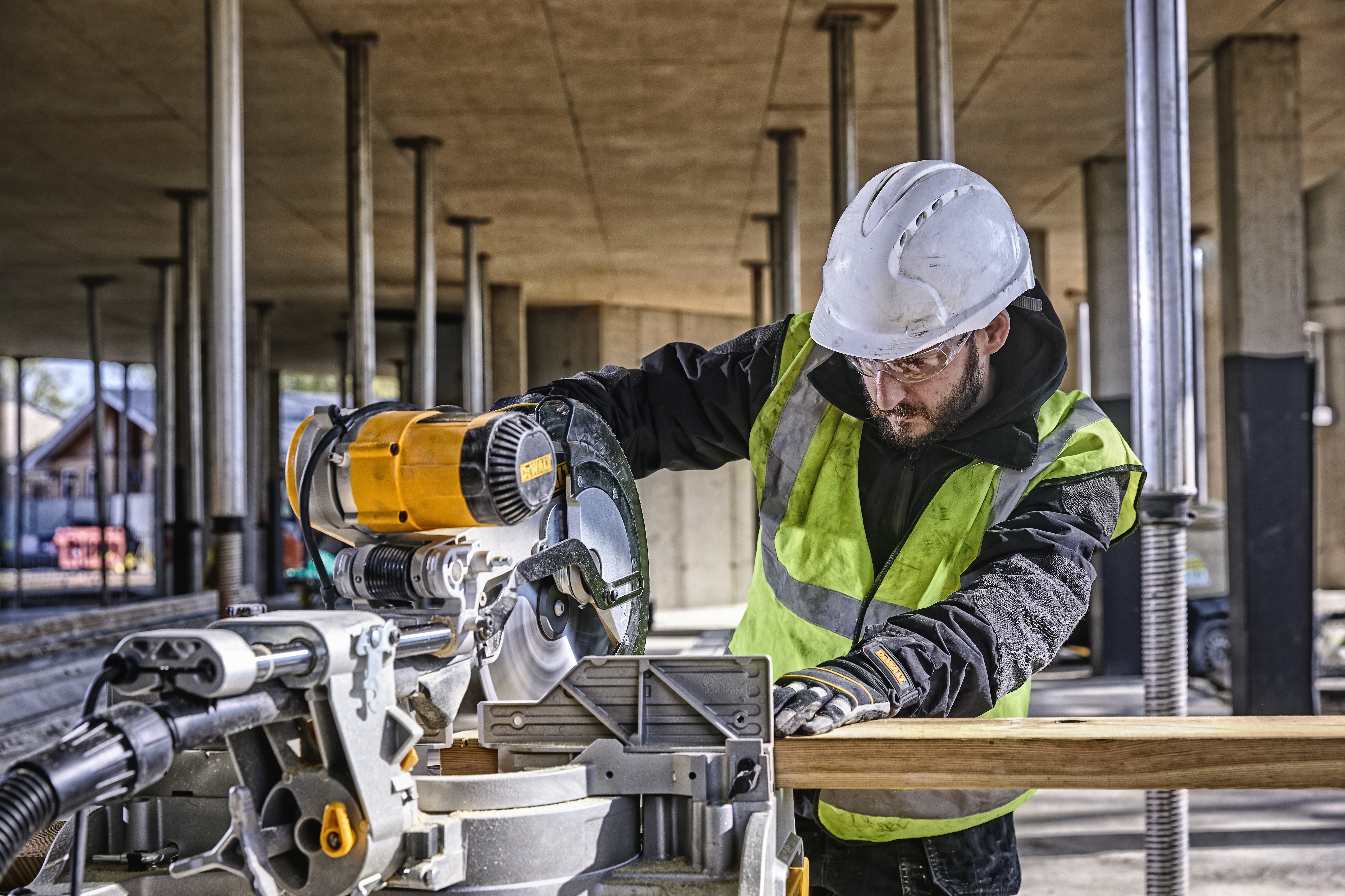Dewalt DWS780-QS,  Paneelsaege 305 mm 1675 Watt, 1.675 Watt Paneelsäge 305 mm mit XPS-Schnittlinienanzeige