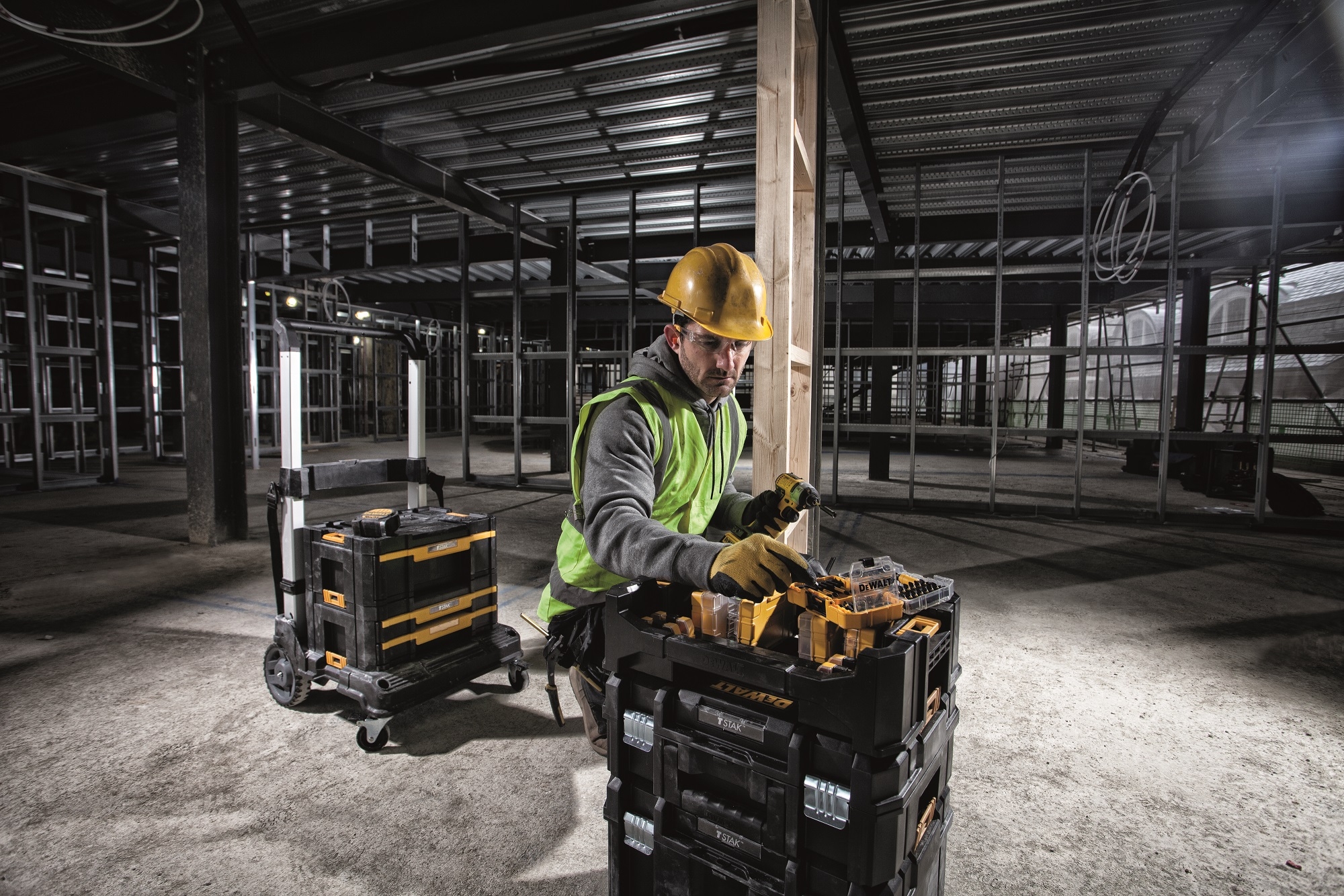 Dewalt DT70716-QZ,  TSTAK Caddy, TSTAK CADDY für 5x kleine Toughcases plus 4x TIC TAC Boxen