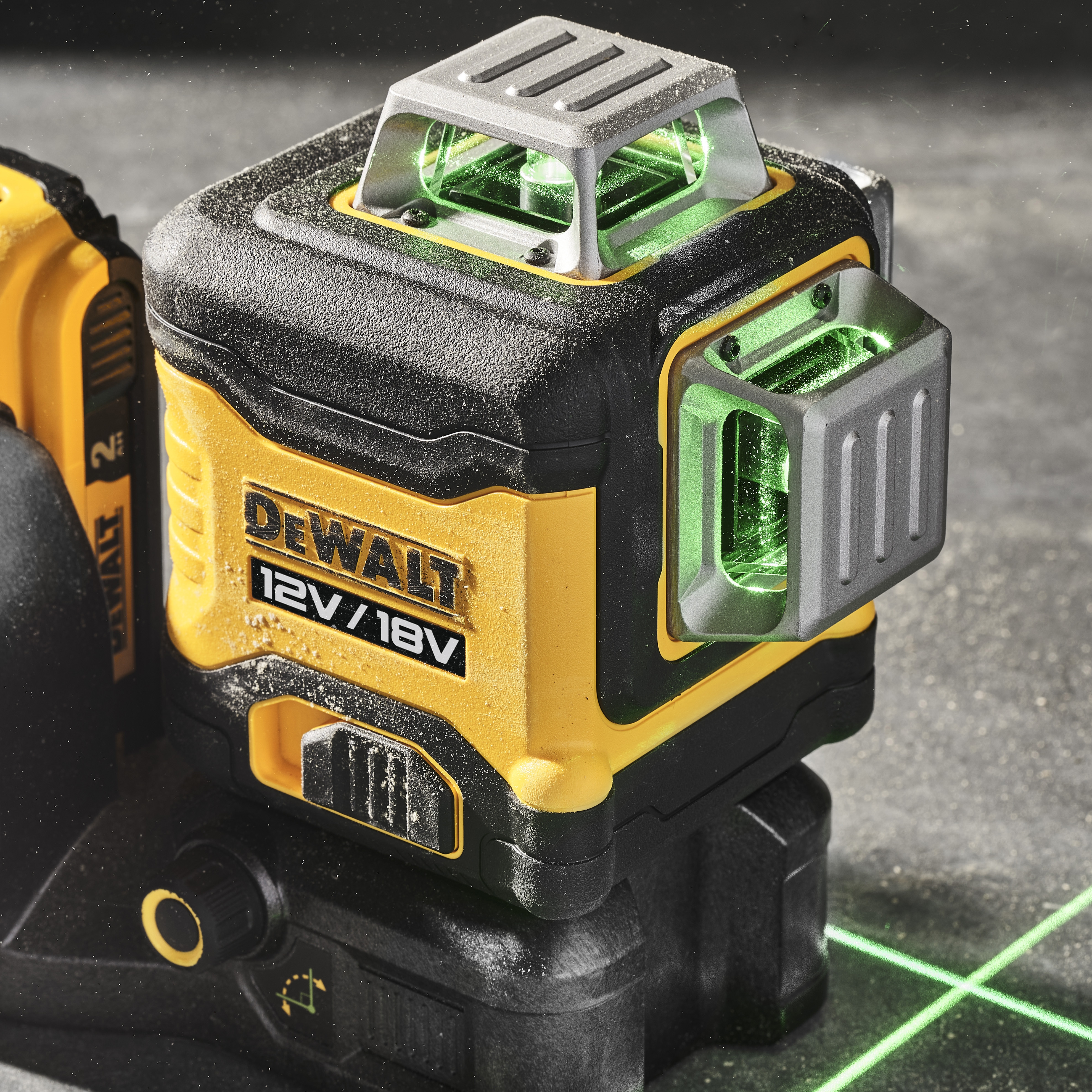 Dewalt DCE089D1G18-QW,  3x360 Multilinien Laser Gruen 18V, 3x360 Multilinien Laser Grün inkl. 18V/2Ah Akku, kompatibel mit 12V und 18V XR Akkus