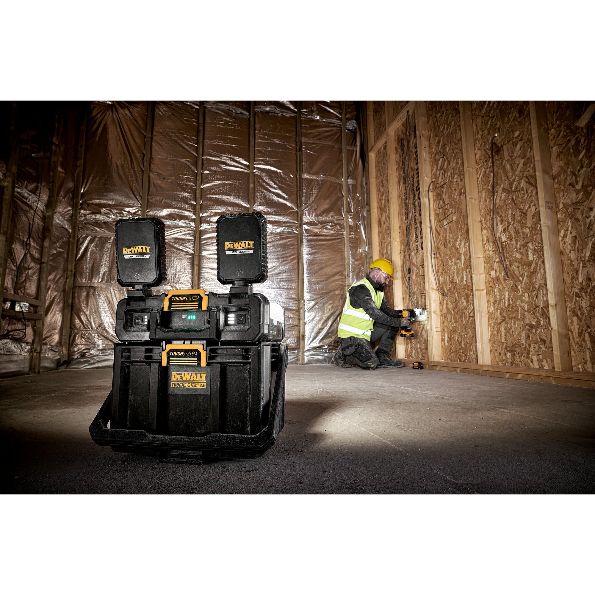 Dewalt DWST08061-1,  ToughSystem Werkzeugbox mit Leuchten, ToughSystem 2.0 Werkzeugbox mit integrierten LED-Arbeitsleuchten
